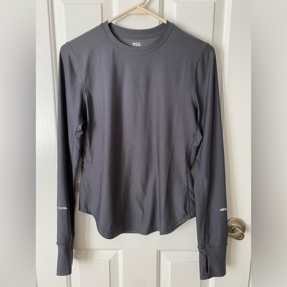 DSG Women's Run Long Sleeve
Shirt - EUC - with thumb holes - Picture 6 of 7